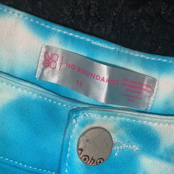 Women’s No Boundaries Tie Dye Shorts - Picture 4 of 4